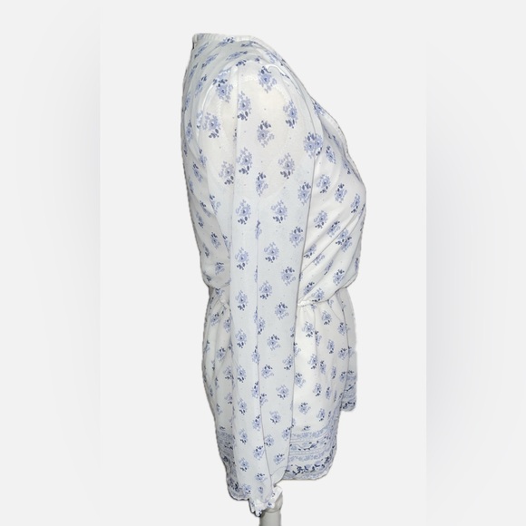 Hollister White and Blue Floral romper - EUC - Picture 2 of 6